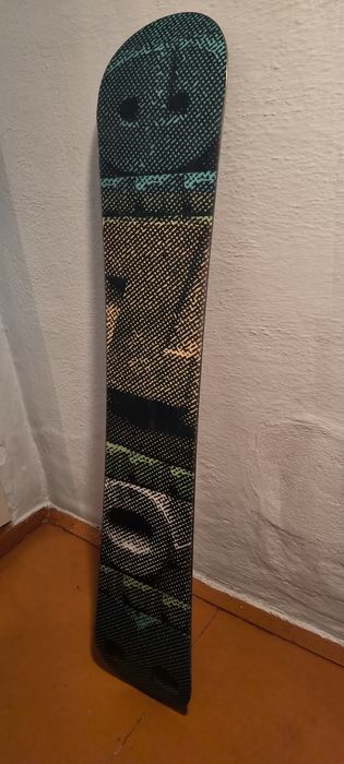 ПОДАМ Сноуборд  BONE Срочно Без креплений