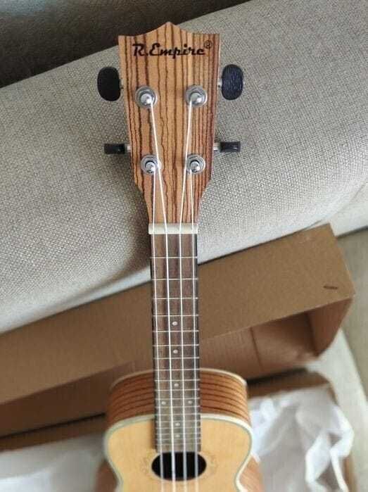 Инструмент укулеле