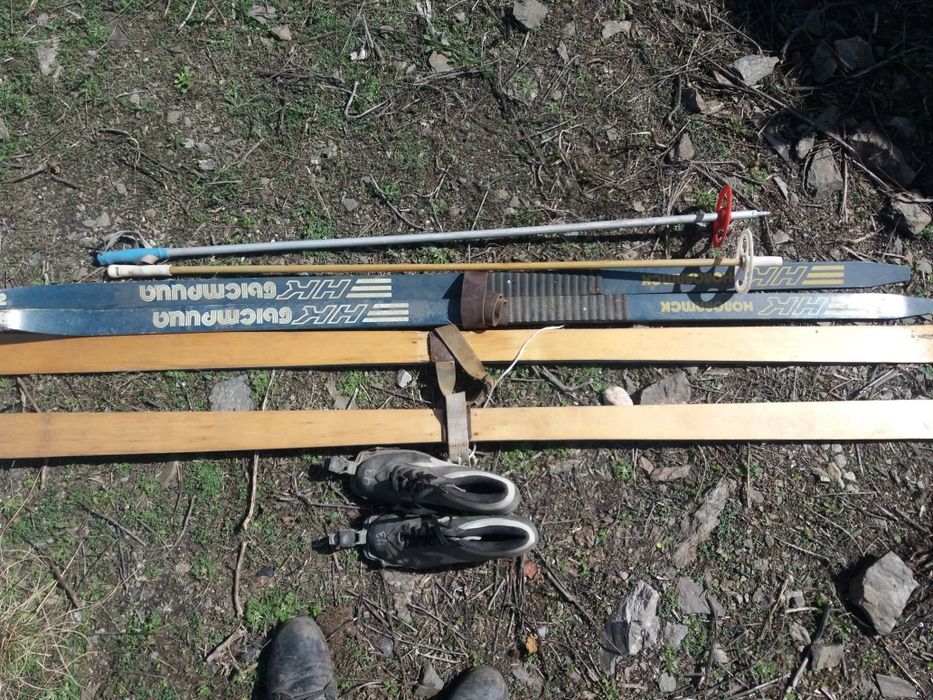 Продам лыжи батинками