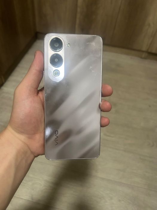 В продюсер Vivo y04