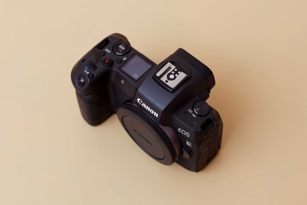 Продам  Canon EOS R
