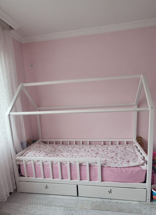 Легло тип къщичка