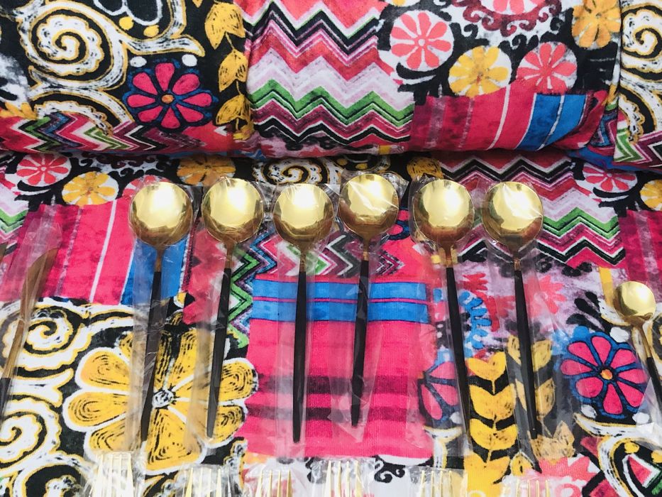 NOU - Set tacâmuri 24 piese, stil portughez, auriu-negru