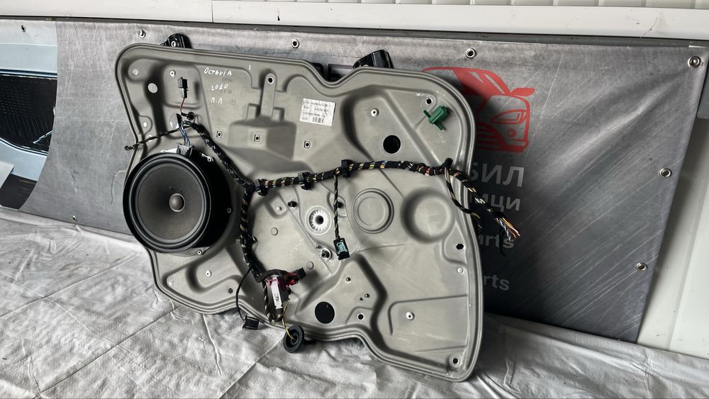 Кори за предна дясна и предна лява врата Skoda Octavia 2 (2004-2013)