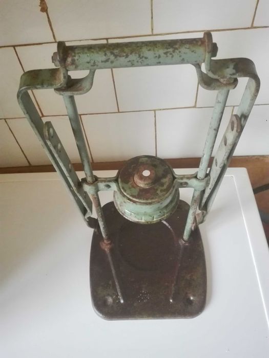 Затварячка за буркани и медни чиния и тенджера .