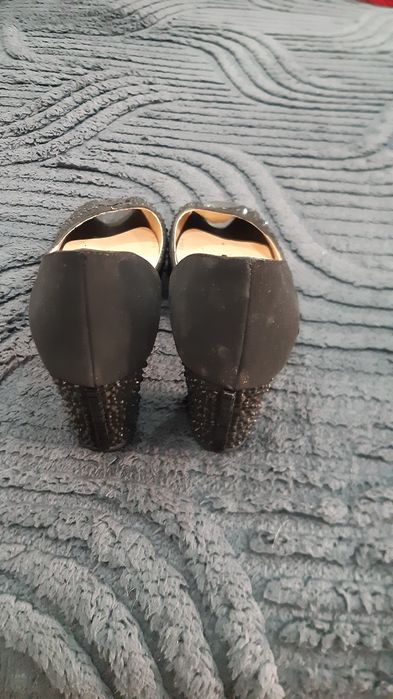 Продам женские туфельки.