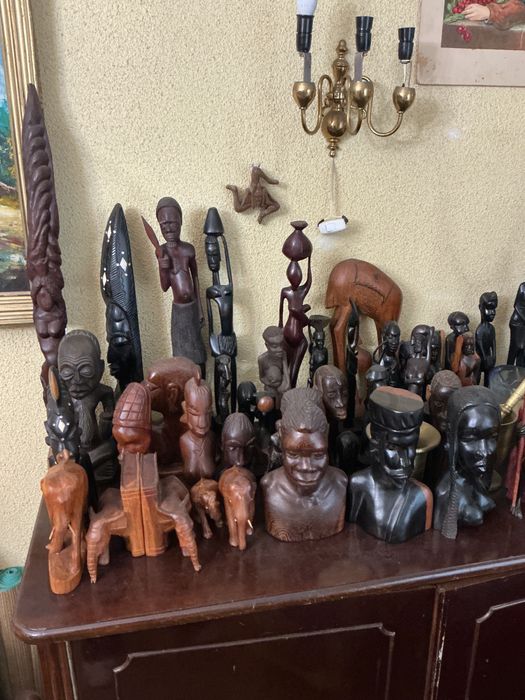 Statuete  și măști africane
