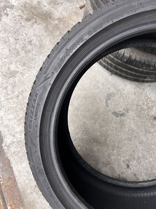 2 anvelope iarna 225/40/19 , Bridgestone , DOT 2023 , 6.4 mm