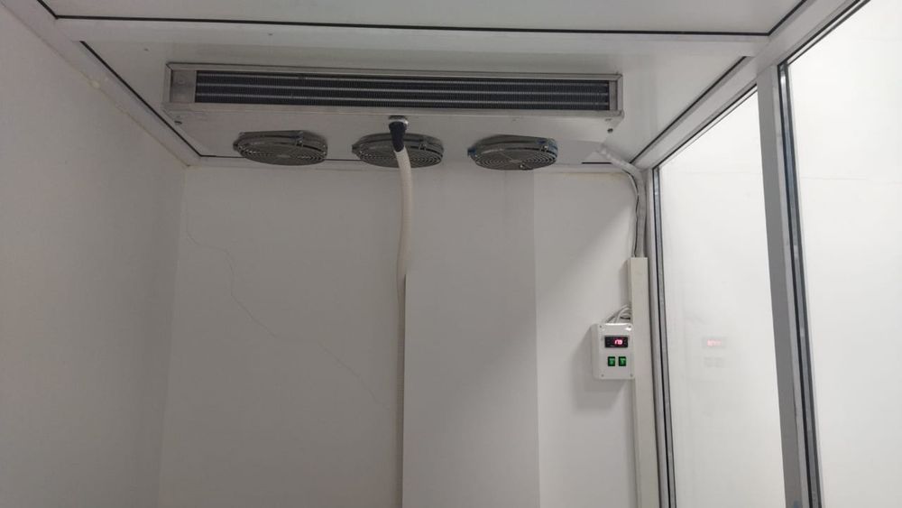 Холодильник для хранения мясо