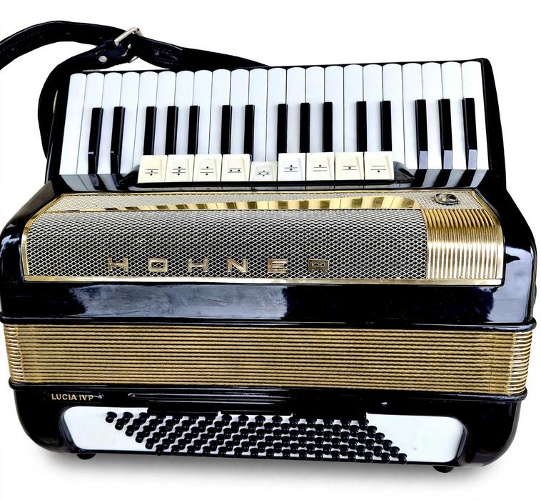 Vând  Acordeon Hohner Lucia 4 P cu  96 basi negru