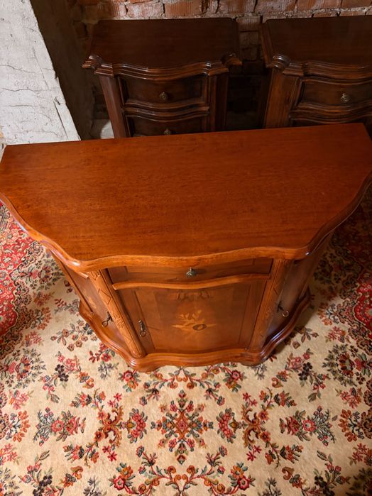 Красив старинен скрин