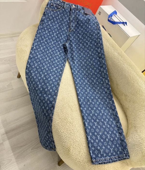 Дамски премиум клас дънки.