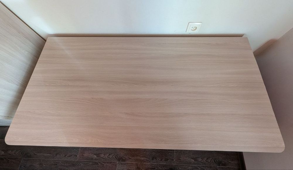 Стол с тумбочкой