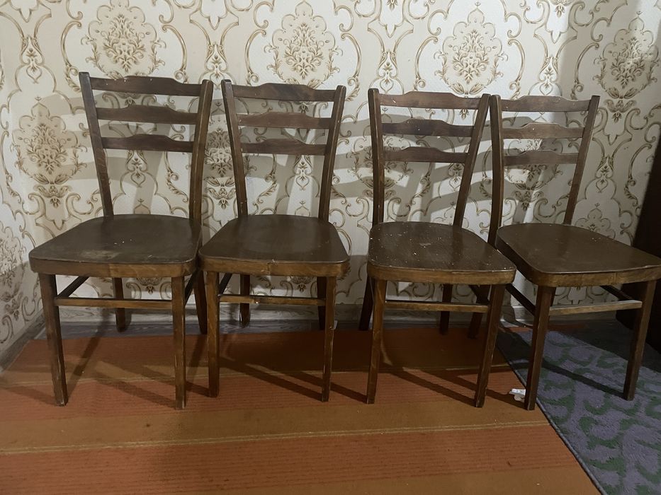 Stulya v xoroshem sostoyanii srochna prodam