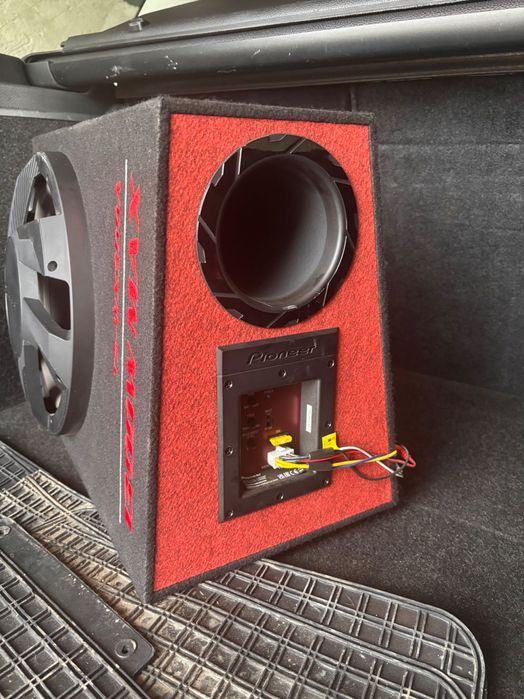 Vând sowboofer pioneer 1300w