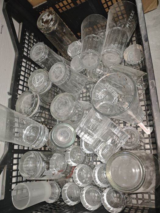 Pahare de vin, bere, suc, limonadă, vază, scrumiere, etc. de vânzare la grămadă