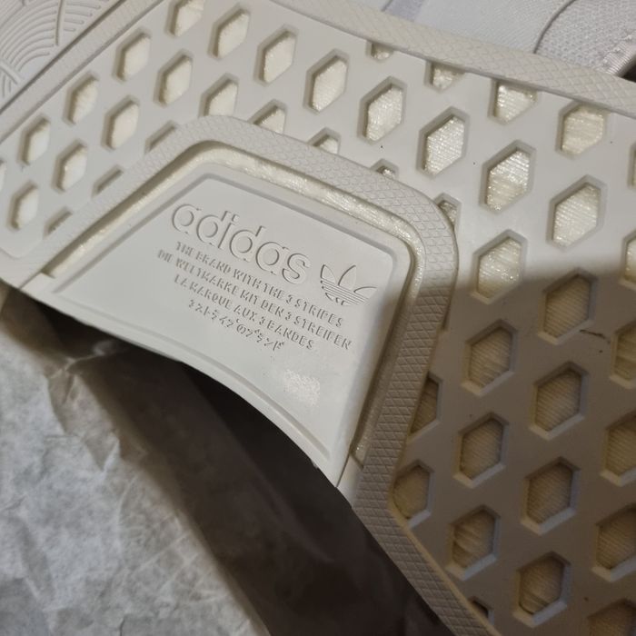 Adidasi damă Adidas albi, originali,etichetă. Mărimea 36 2/3.