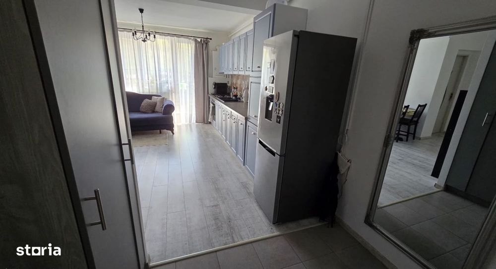 Apartament cu 3 camere, 59 mp, balcon, zona Teilor — fotografia 3