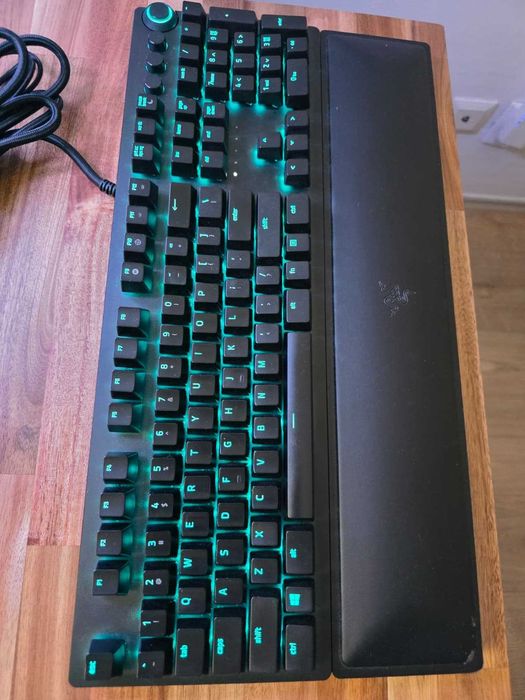 Tastatura Gaming Razer BlackWidow V3 Tastatura Mecanica(RGB+ Wrist Rest)