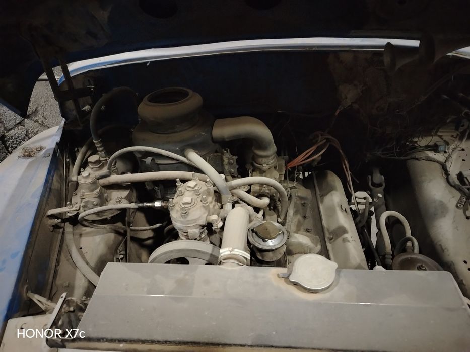 Срочно  самосвал зил сотилади 1984 йил матори яхши  янги 4 та