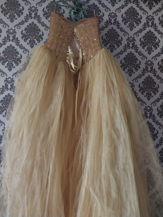 Платье нарядное.