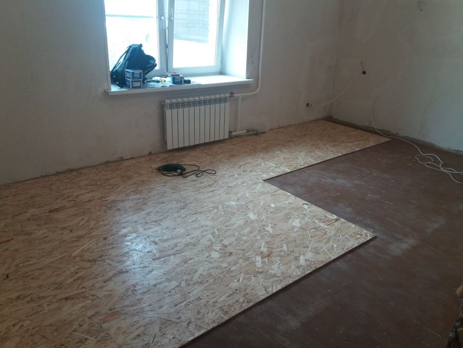 Ламинат, линолеум, плинтус. (Юрий)