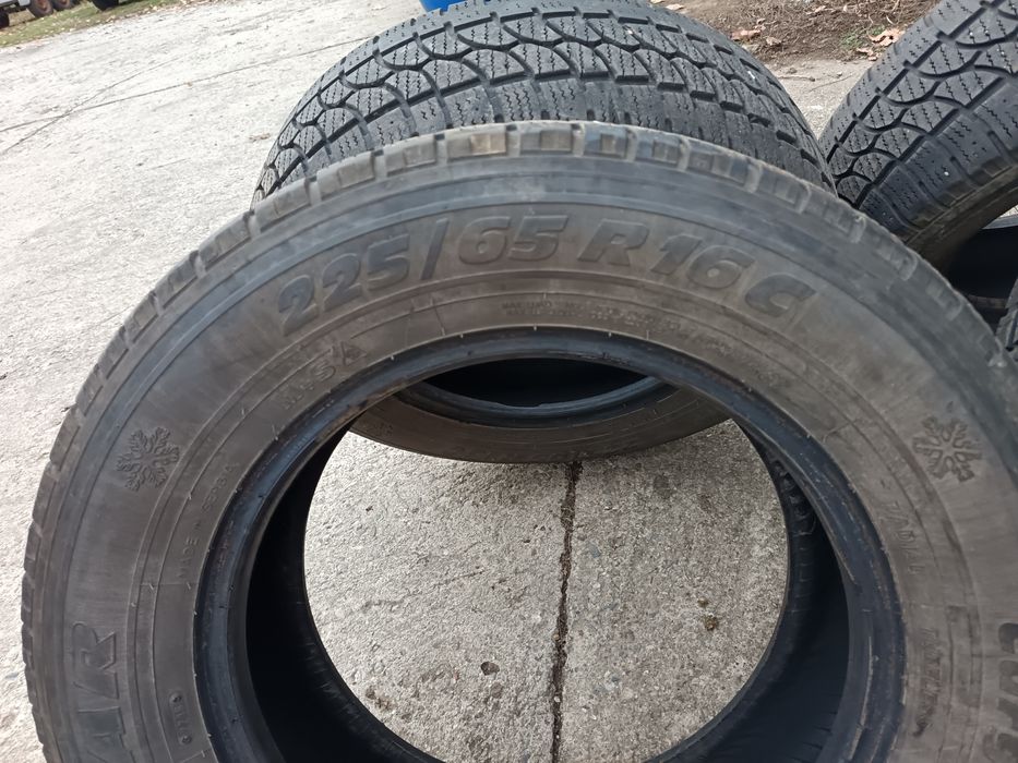Vând anvelope de iarna  MS 225/65 R16C