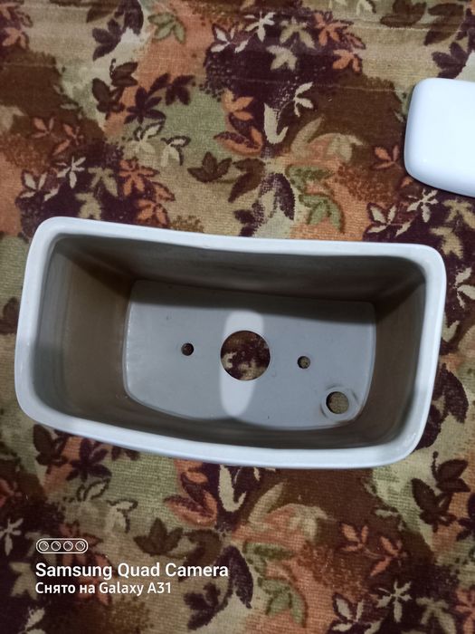 Продаю  бачок от унитаза.