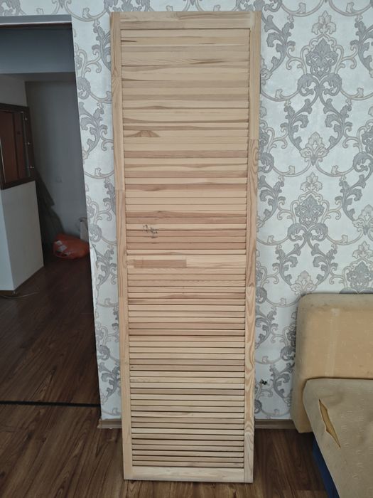 Продам стол, стулья, ширму.