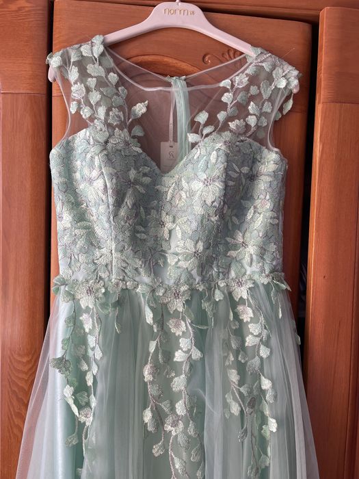 Женское вечернее платье