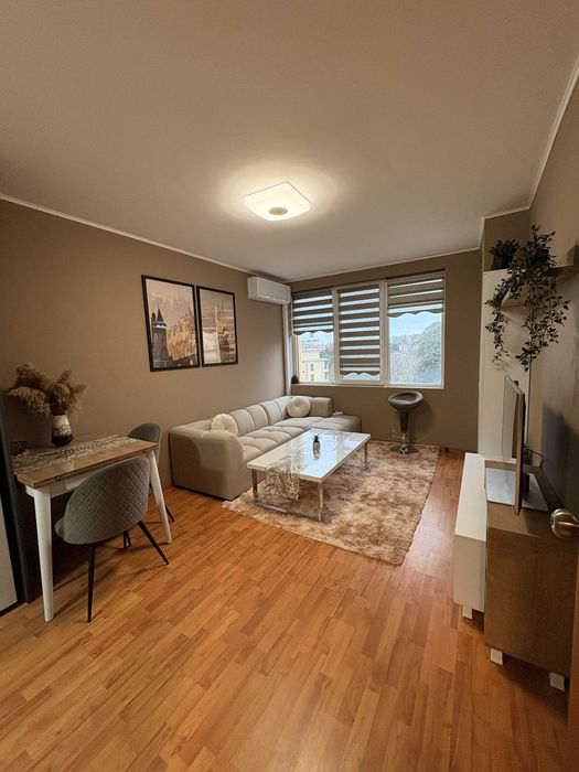 Дава се под наем Двустаен апартамент в к.к. Св.Св. Константин и Елена - 54 кв.м за 648.21 € - Снимка #2