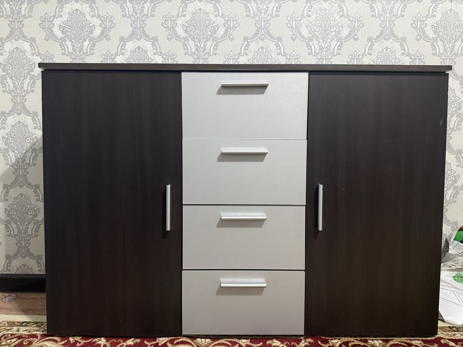 Шкаф четырех дверный с комодом