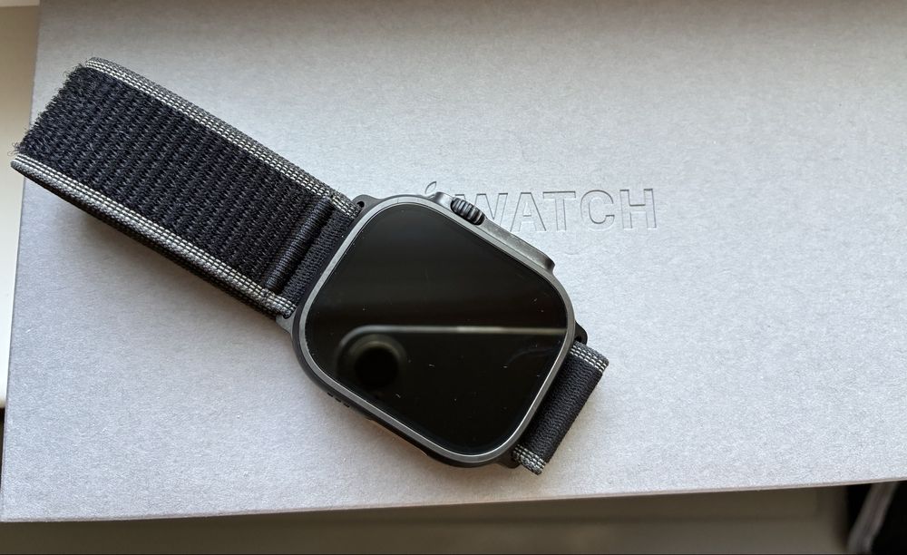 Смарт часовник Apple Watch Ultra 3, Cellular, 49 мм, M/L, Black Titanium, Black/Charcoal