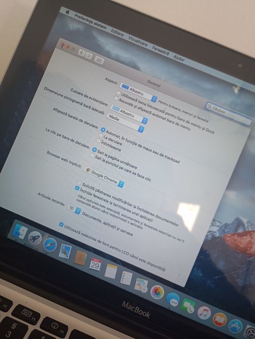 Vând laptop MacBook