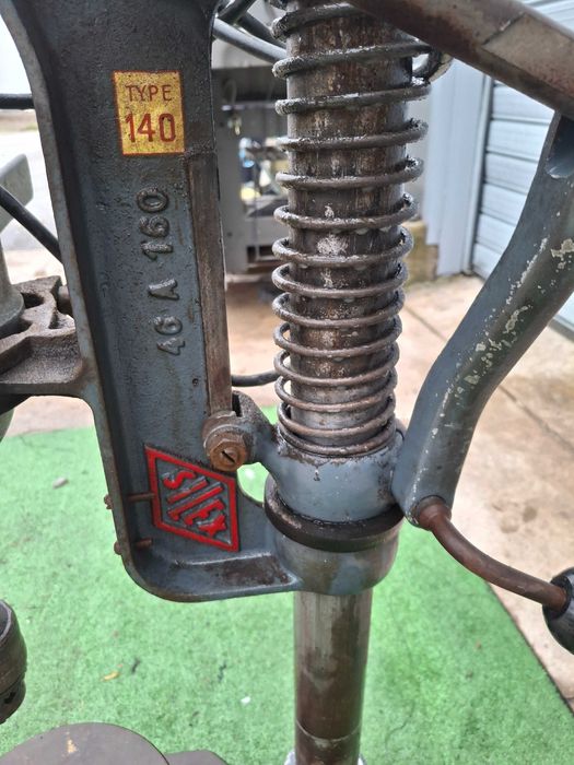 Настолна бормашина монофазна