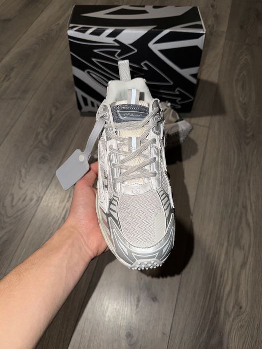 Off White Be Right Back