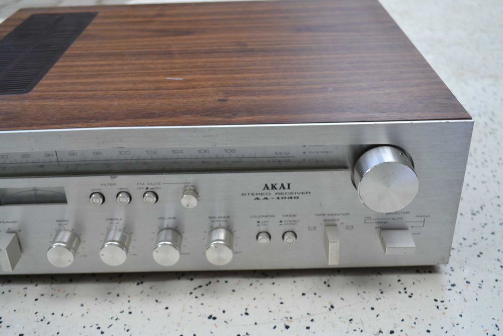 Amplificator Akai AA 1030