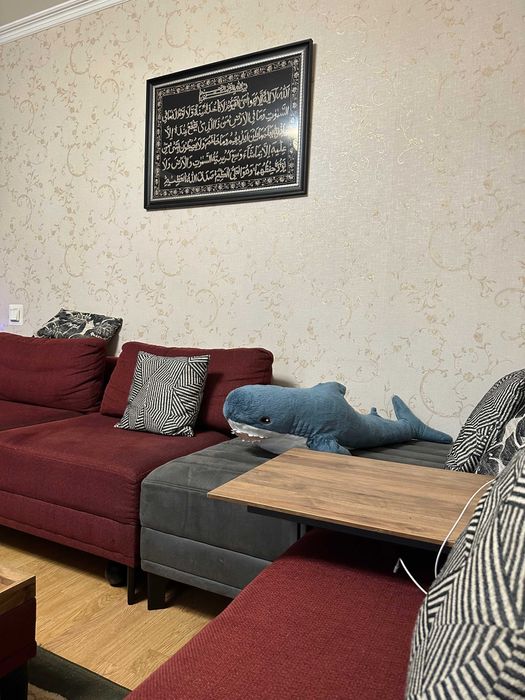 4х комнатная переделанную в 3х на Ойбеке 100 м2 4/2/9 ор-р 60 школа