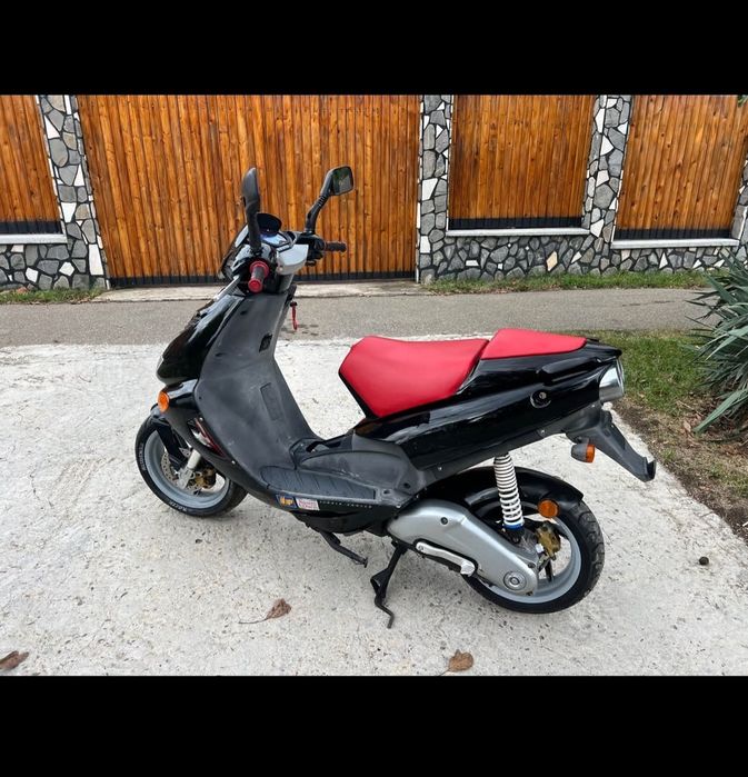 Vând aprilia sr 49 cc