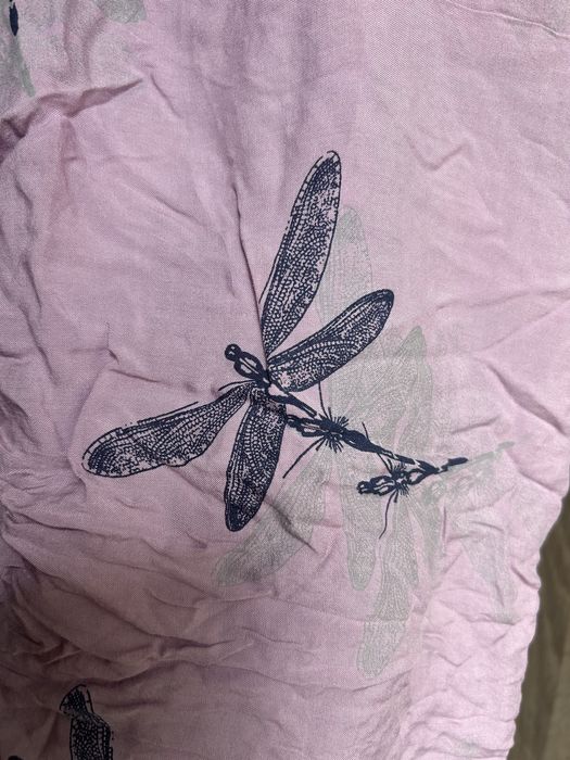 Tricou de dama pe umeri