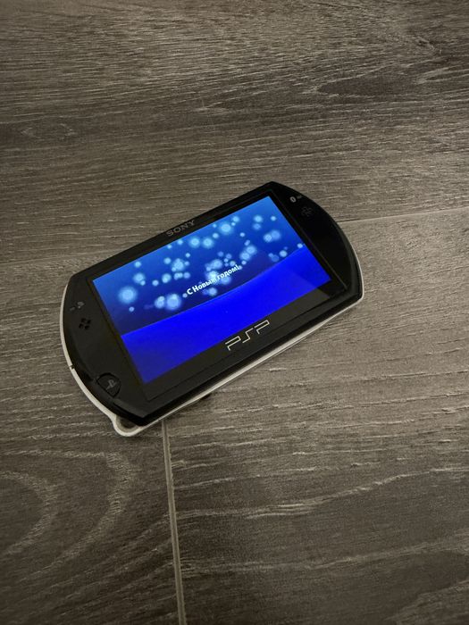 Psp go с закачаными играми