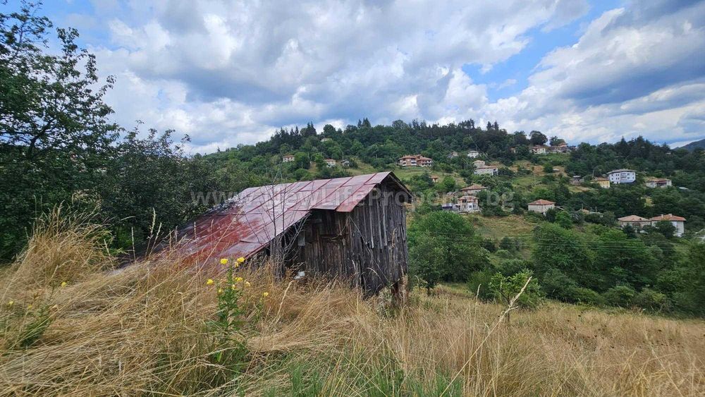 Двуетажна къща в планината, с. Давидково, област Смолян