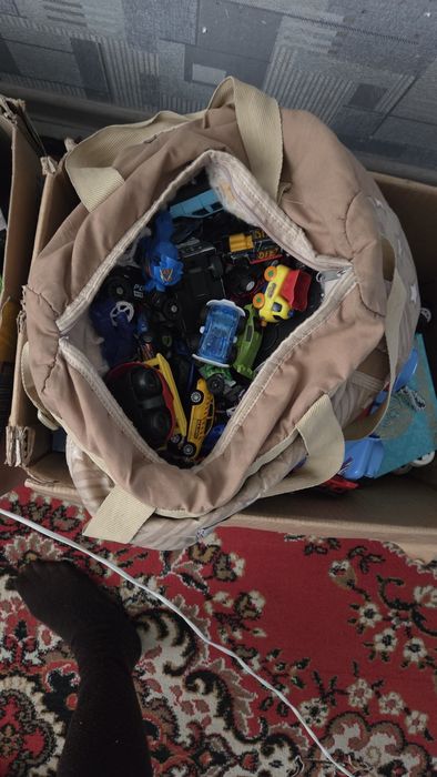 Продам машинки разные