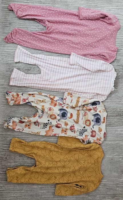 Set 4 pijamale fetite marime 3-6 luni