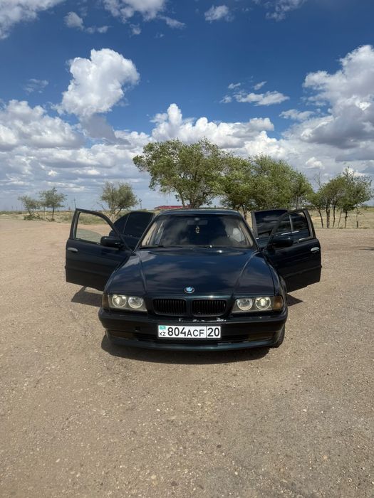 Продам BMW E38 730i