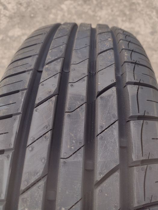 Нови. 195/65/15 Roadx dot3225