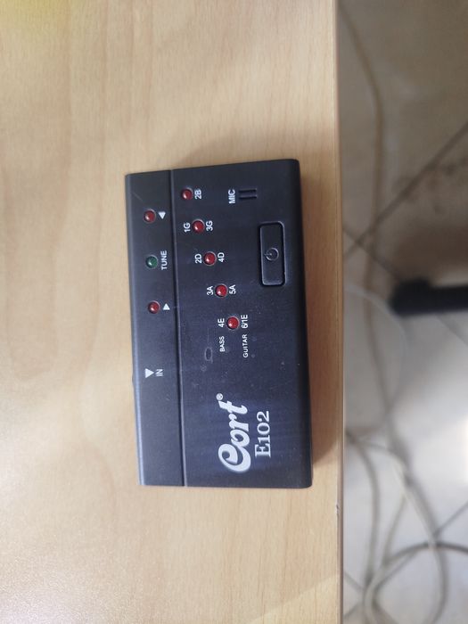 Китара Cort и усилвател