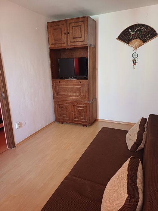 Închiriez apartament cu 2 camere