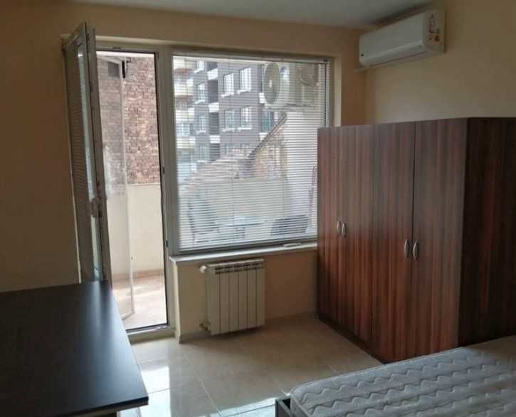 Дава се под наем Тристаен апартамент в София, Център - 65 кв.м за 714 € - Снимка #1
