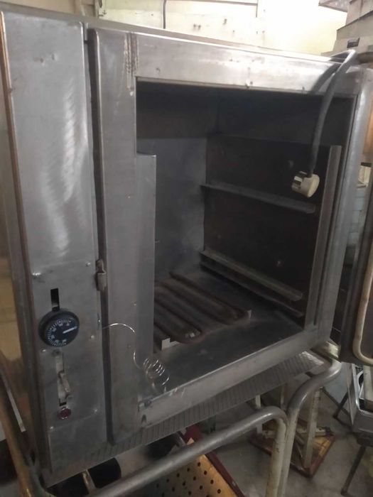 Печка, духовка, сухожаровой шкаф. Объём 80 литров.